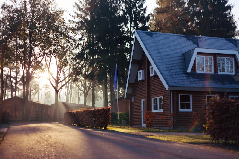 Fotografía ilustrativa que evoca el carácter residencial de Bates-Hendricks, Indiana. No es la fotografía de una propiedad específica.