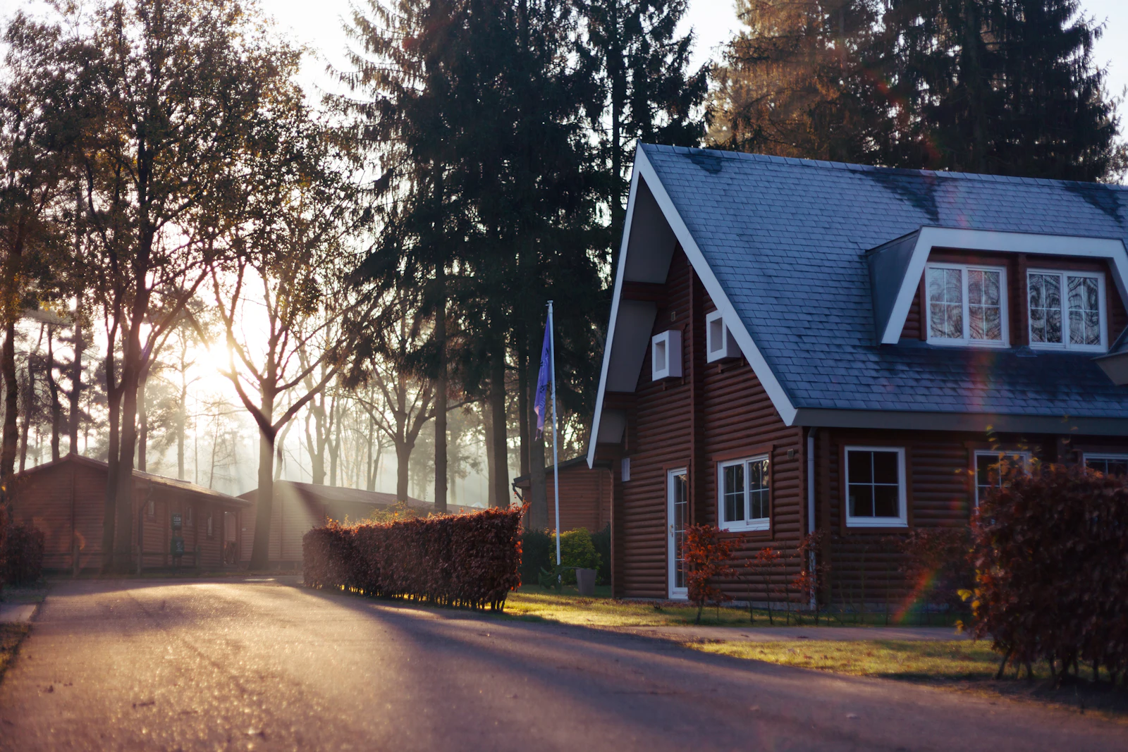 Fotografía ilustrativa que evoca el carácter residencial de Bates-Hendricks, Indiana. No es la fotografía de una propiedad específica.